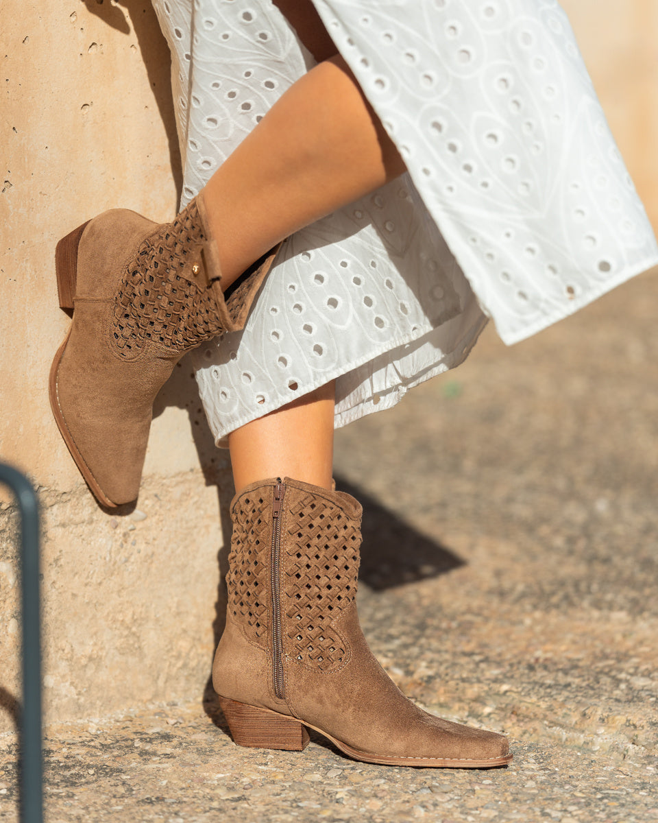 Buonarotti Camel Suedine Westernstiefel mit Flechtdetails