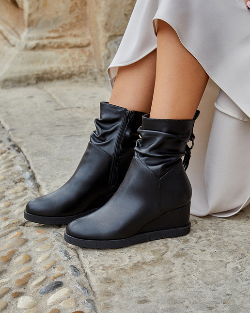 Buonarotti Stiefelette Schwarz Schnalle Fransen