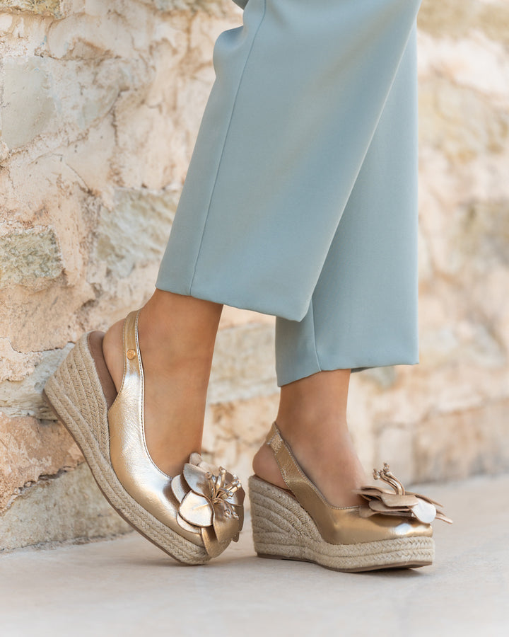 Buonarotti Keilabsatz Sandalen Gold Blume