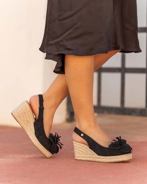 Buonarotti Keilabsatz Sandalen Schwarz Suedine Flower