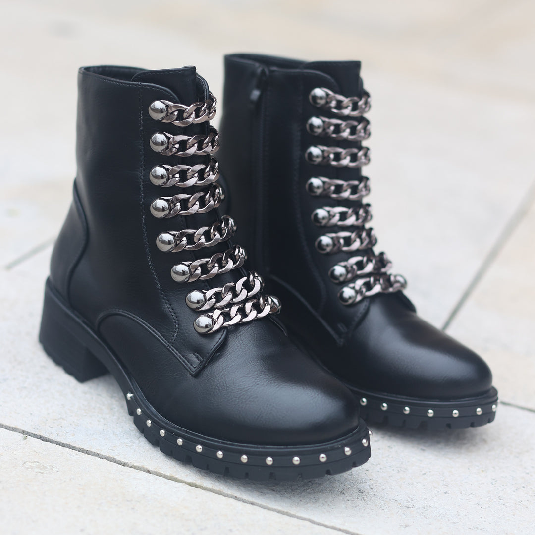 Smile Favorites Bikerstiefel Schwarz Kette Grau