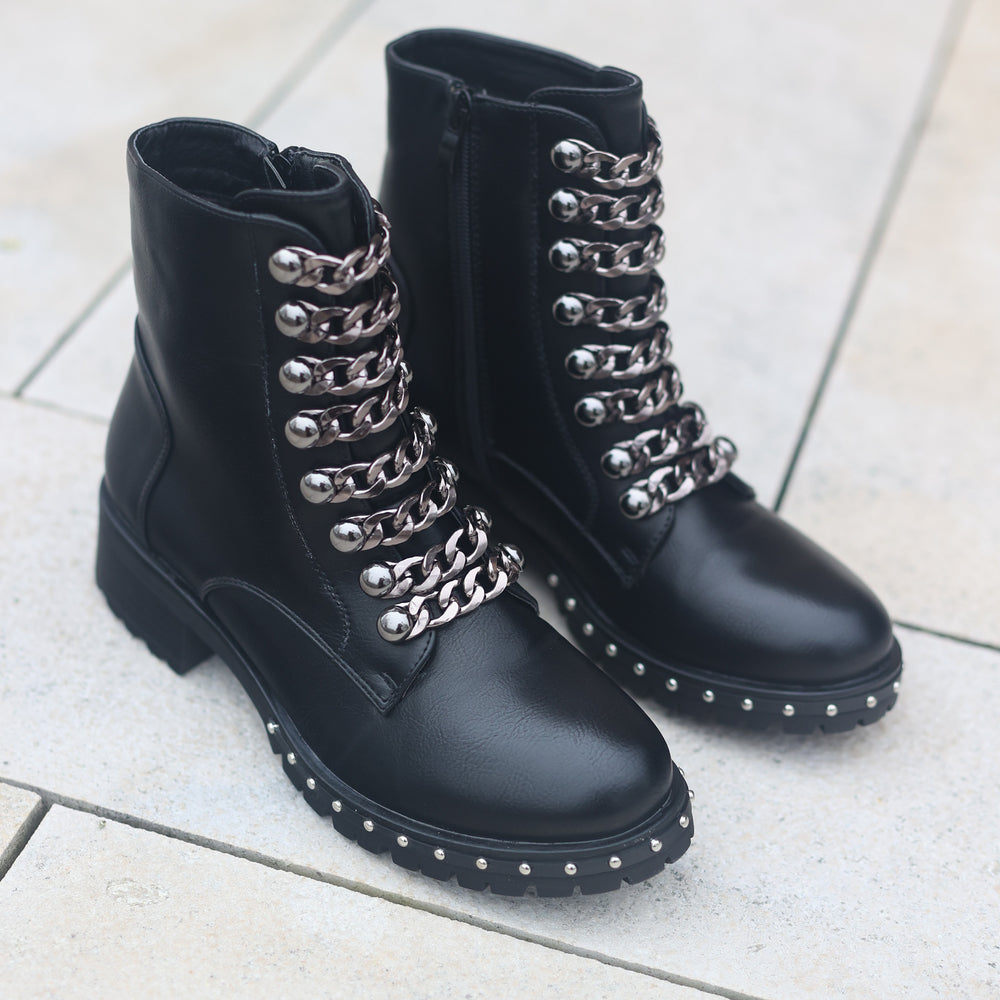 Smile Favorites Bikerstiefel Schwarz Kette Grau