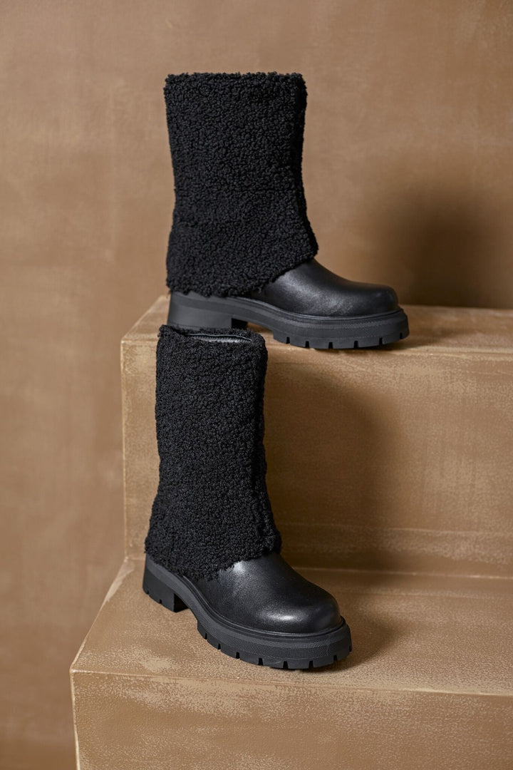 Smile Favorites Stiefel Schwarzer Teddy