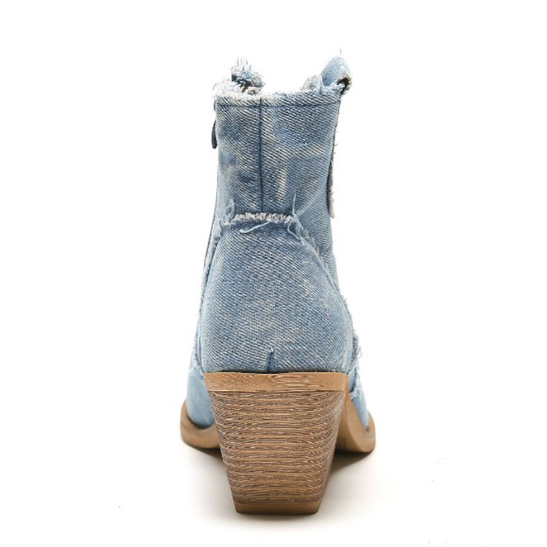 Smile Favorites Kurze Cowboystiefel Blaue Jeans